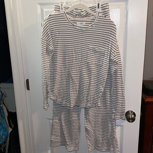 BRAND NEW CJLA Capri lounge set sz. XS